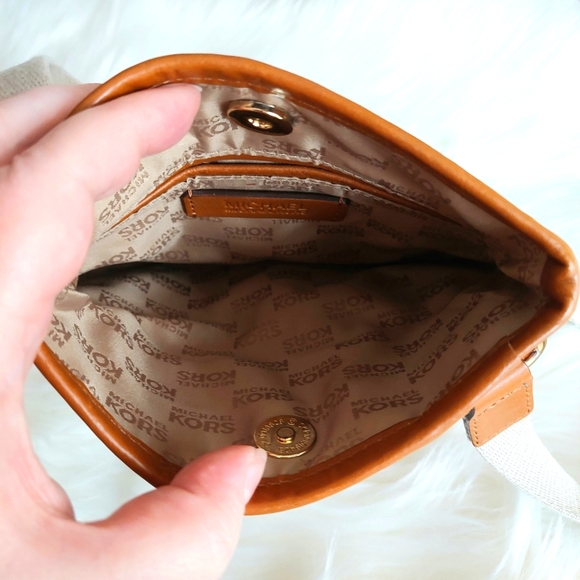 NWOT Michael Kors MK Signature Canvas Swing Pack - Picture 10 of 12